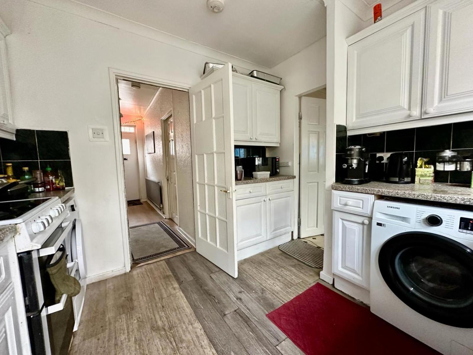 Whitechapel R1 London