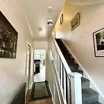 Whitechapel Rooms R1